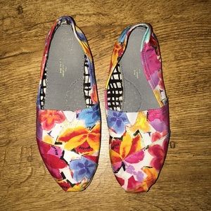 Flower print Toms